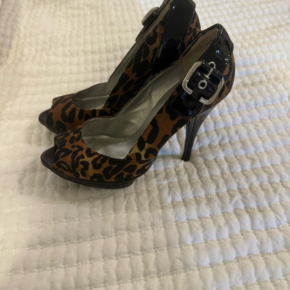 Heels - Picture 4 of 4